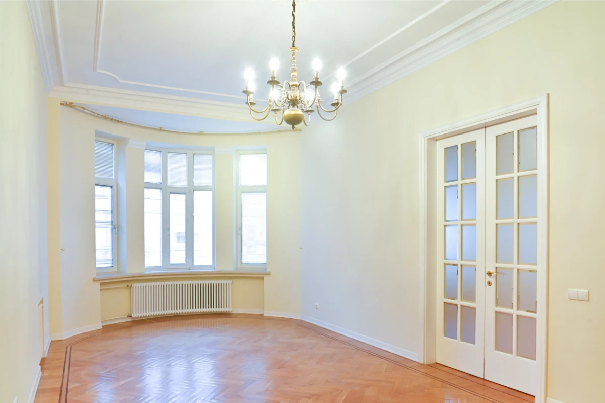 Renovierte, leere Wohnung bereit zum Einzug – Malerarbeiten Messie-Wohnung